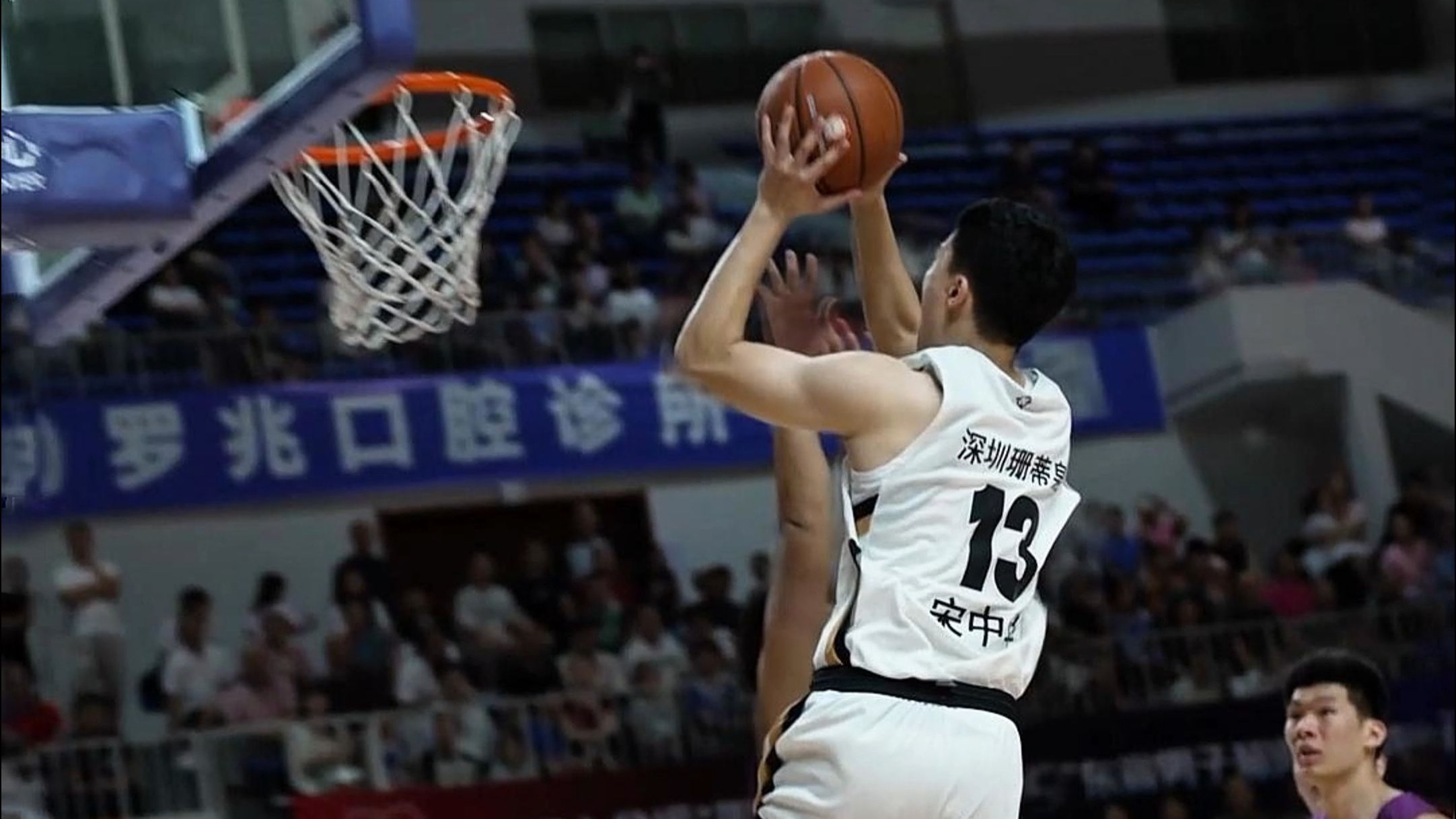 深圳男篮迎欧冠关键赛，窗口期更衣室发声，话题不断，身体对抗强度拉满的简单介绍-体育赛程查询